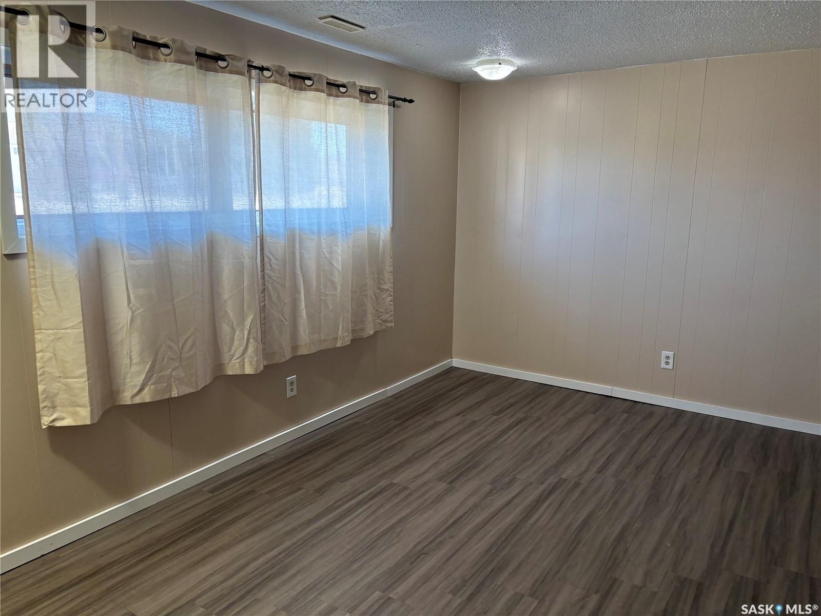 201 Lister Kaye Crescent, Swift Current, Saskatchewan  S9H 4J6 - Photo 14 - SK033456