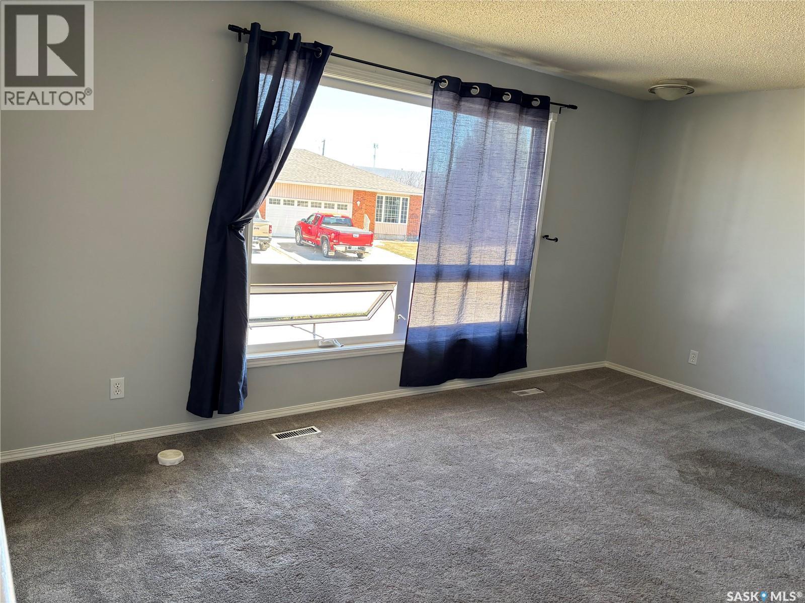 201 Lister Kaye Crescent, Swift Current, Saskatchewan  S9H 4J6 - Photo 7 - SK033456