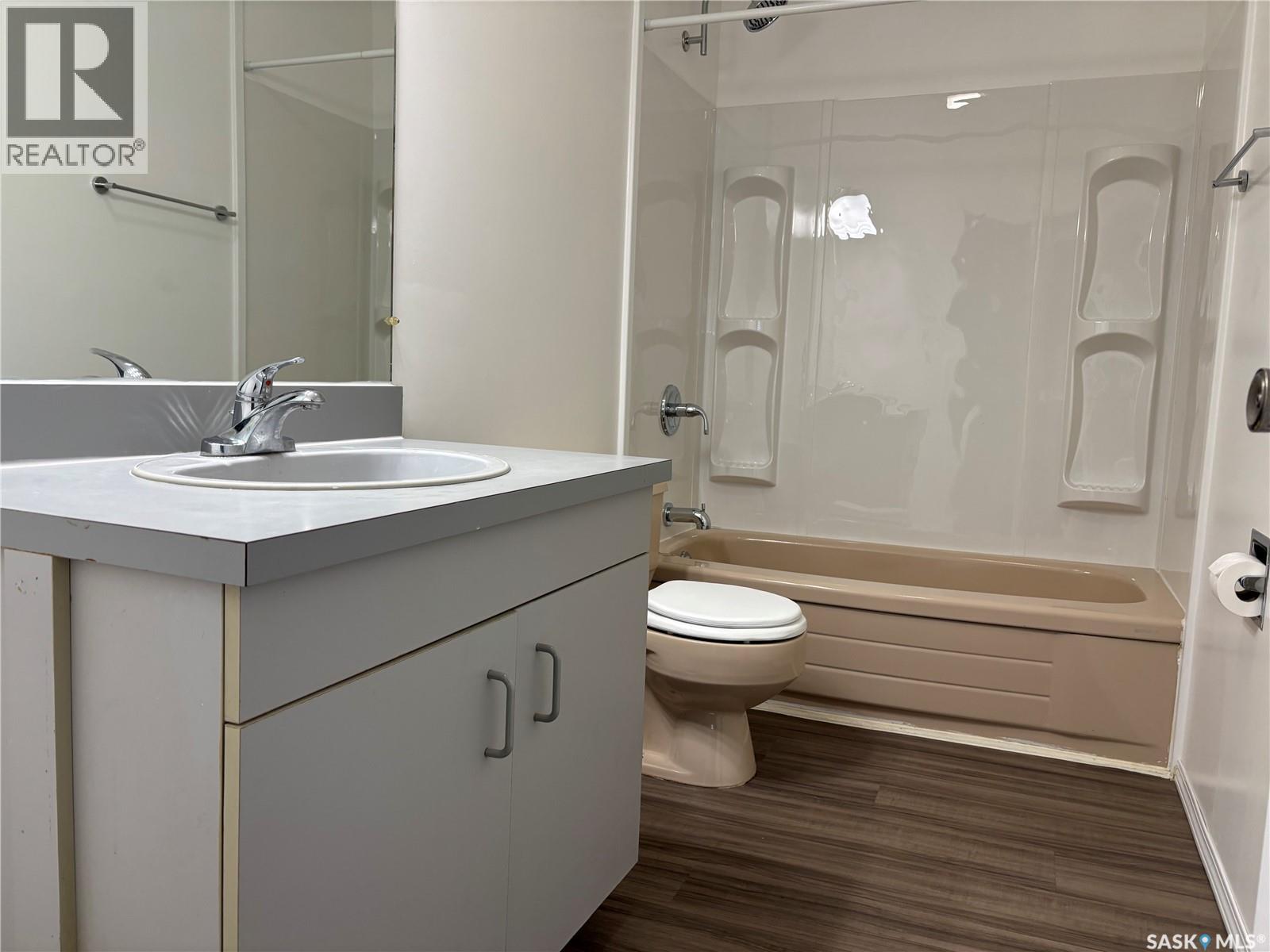 201 Lister Kaye Crescent, Swift Current, Saskatchewan  S9H 4J6 - Photo 12 - SK033456