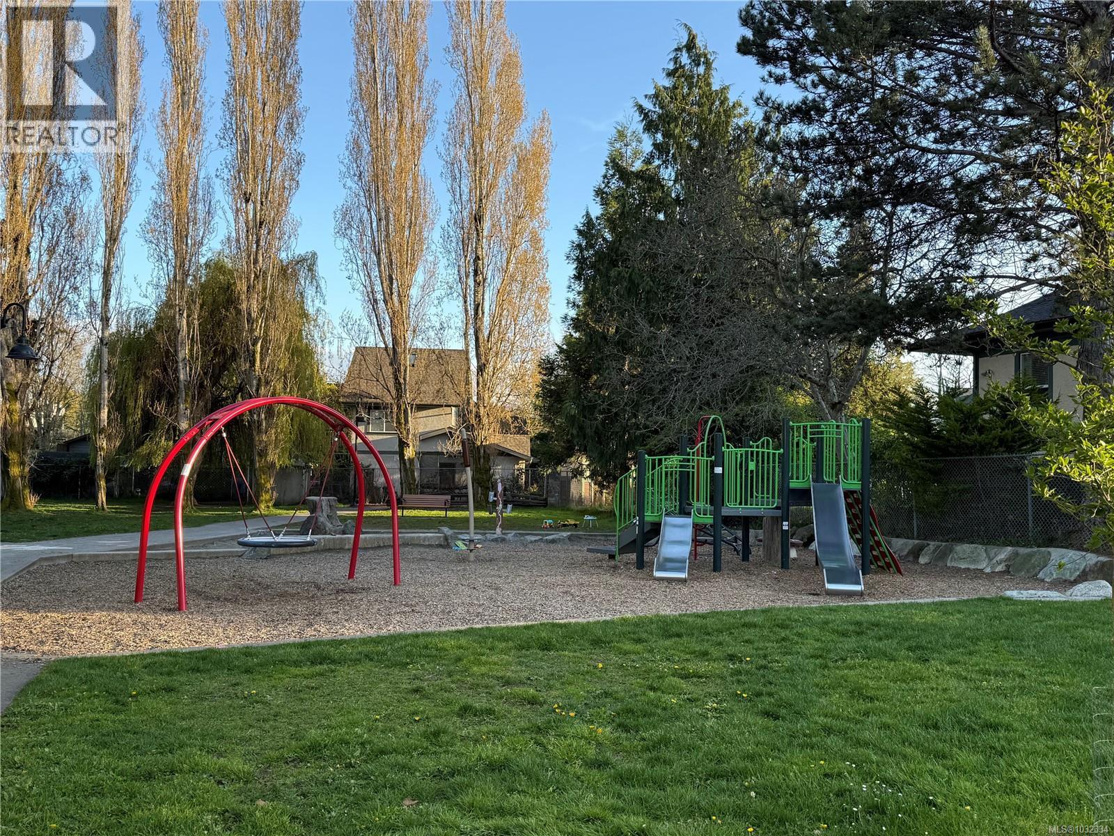 2 1035 Russell St, Victoria, British Columbia  V9A 3Y2 - Photo 12 - 1032334