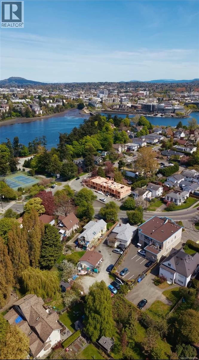 2 1035 Russell St, Victoria, British Columbia  V9A 3Y2 - Photo 2 - 1032334