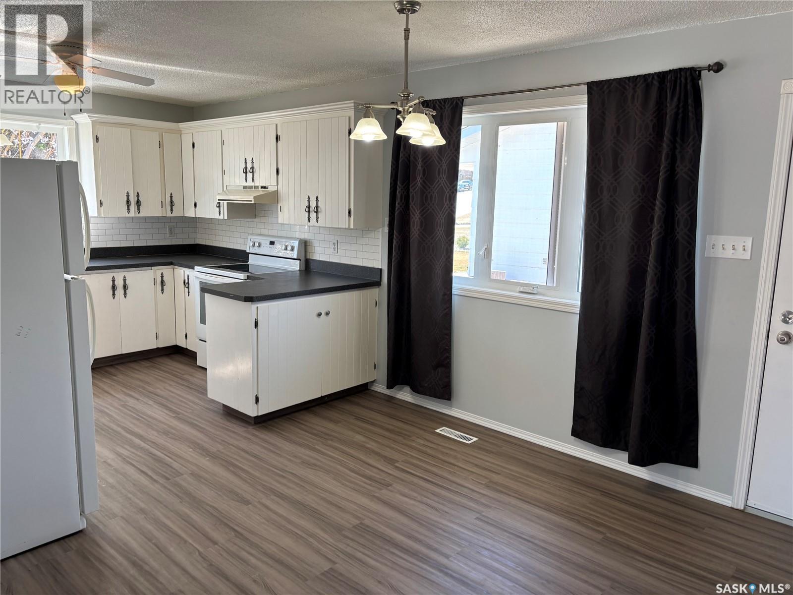 201 Lister Kaye Crescent, Swift Current, Saskatchewan  S9H 4J6 - Photo 5 - SK033456