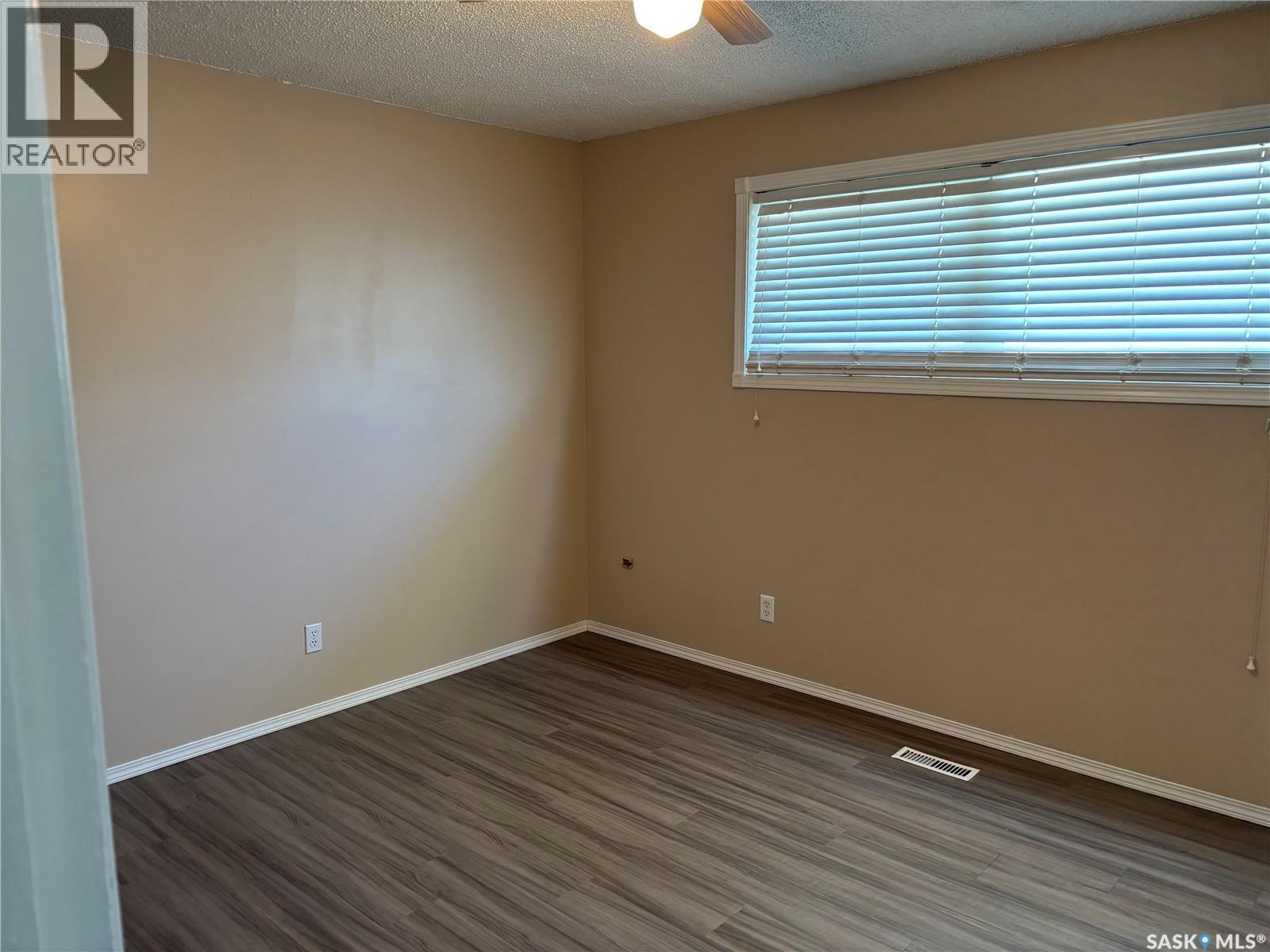 201 Lister Kaye Crescent, Swift Current, Saskatchewan  S9H 4J6 - Photo 9 - SK033456