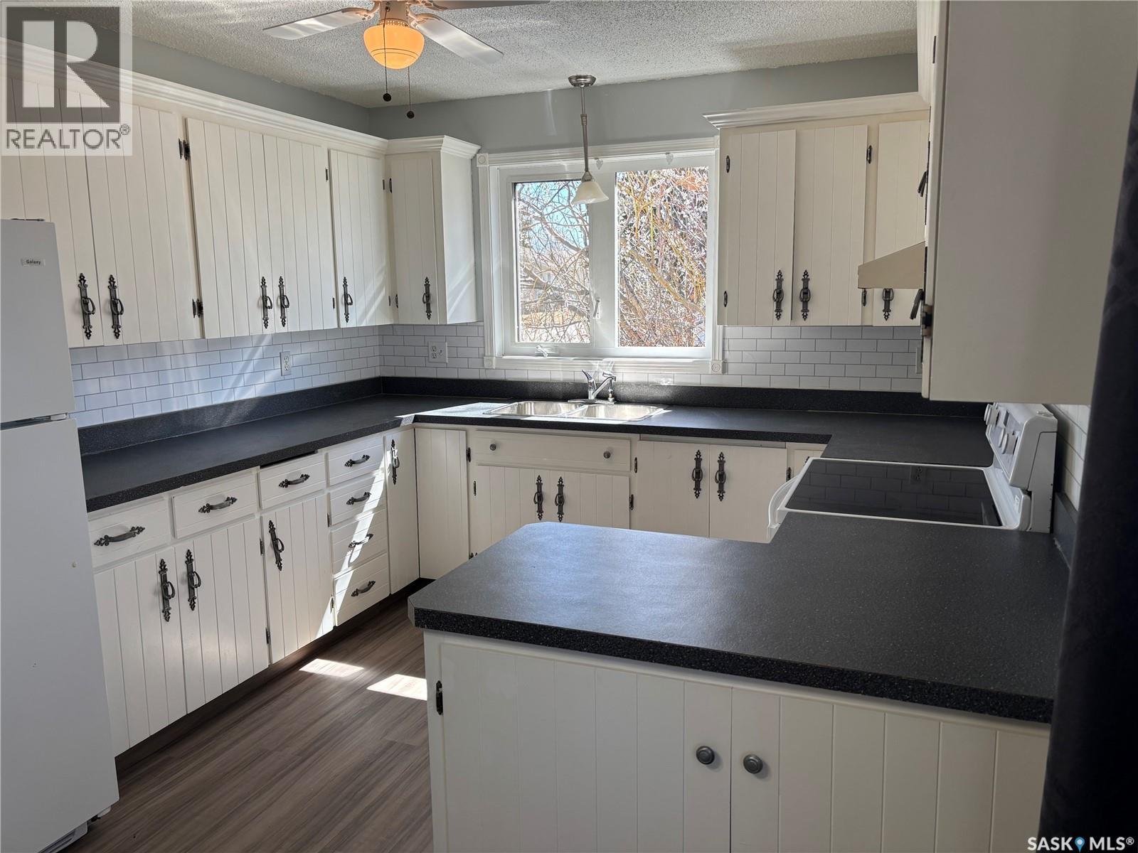 201 Lister Kaye Crescent, Swift Current, Saskatchewan  S9H 4J6 - Photo 3 - SK033456