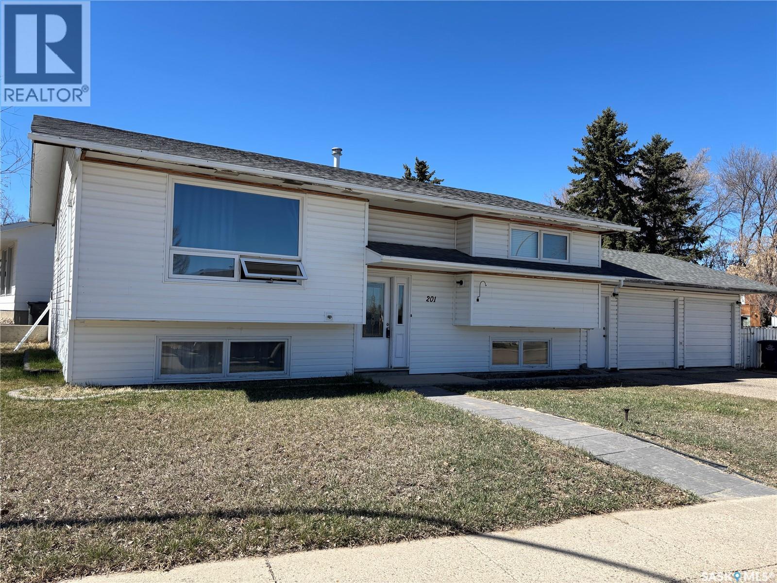 201 Lister Kaye Crescent, Swift Current, Saskatchewan  S9H 4J6 - Photo 1 - SK033456