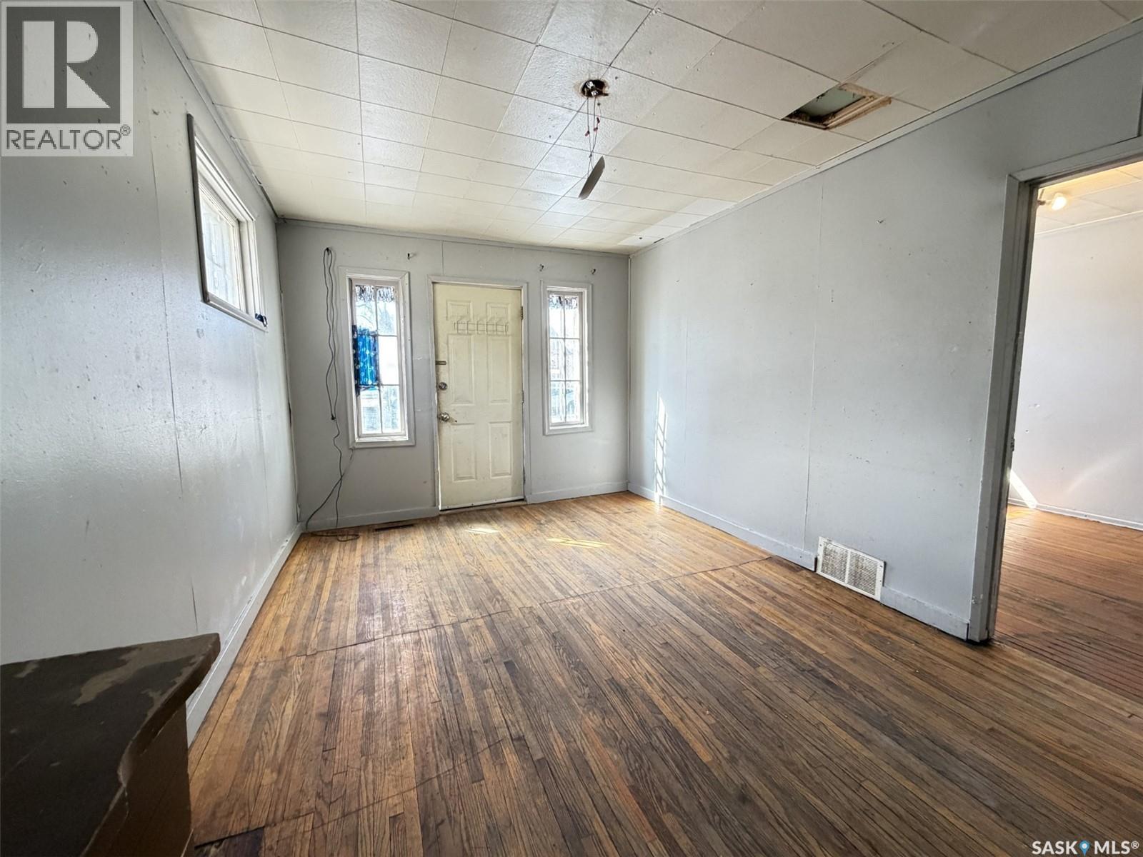 1037 Broder Street, Regina, Saskatchewan  S4N 3P8 - Photo 4 - SK033480