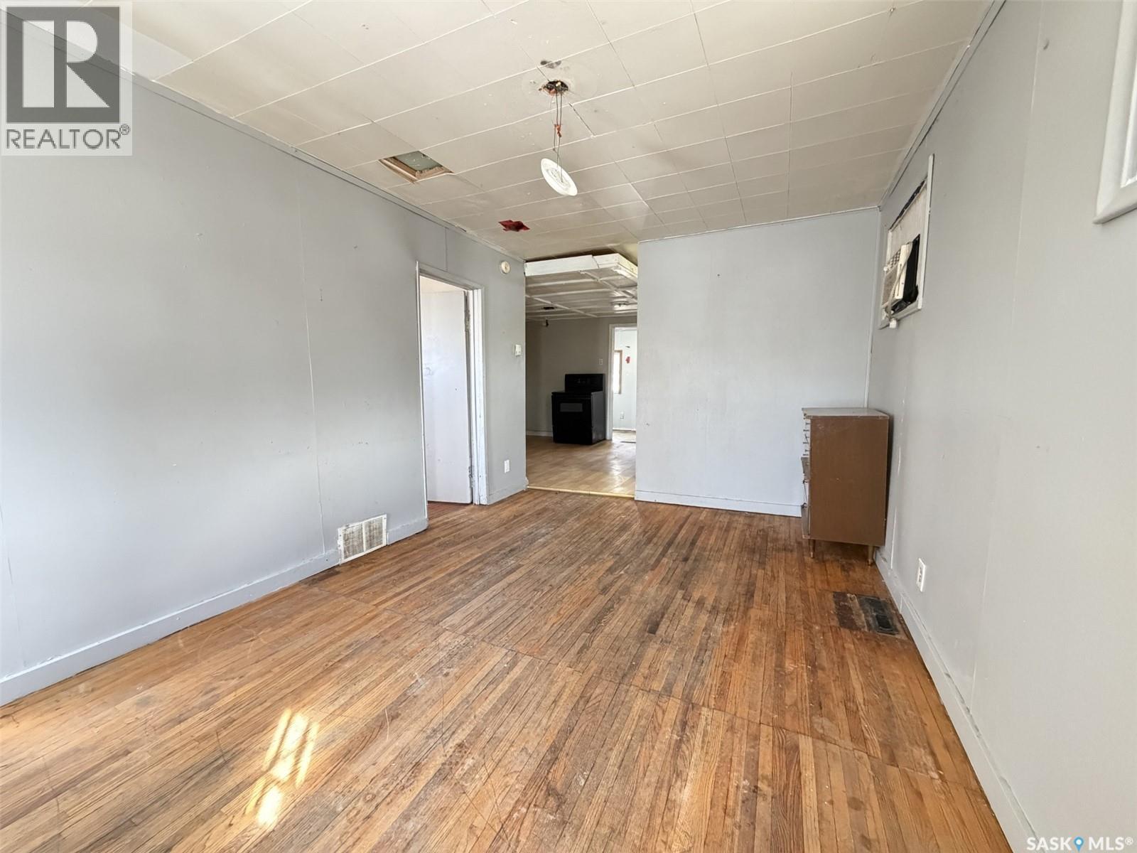 1037 Broder Street, Regina, Saskatchewan  S4N 3P8 - Photo 3 - SK033480