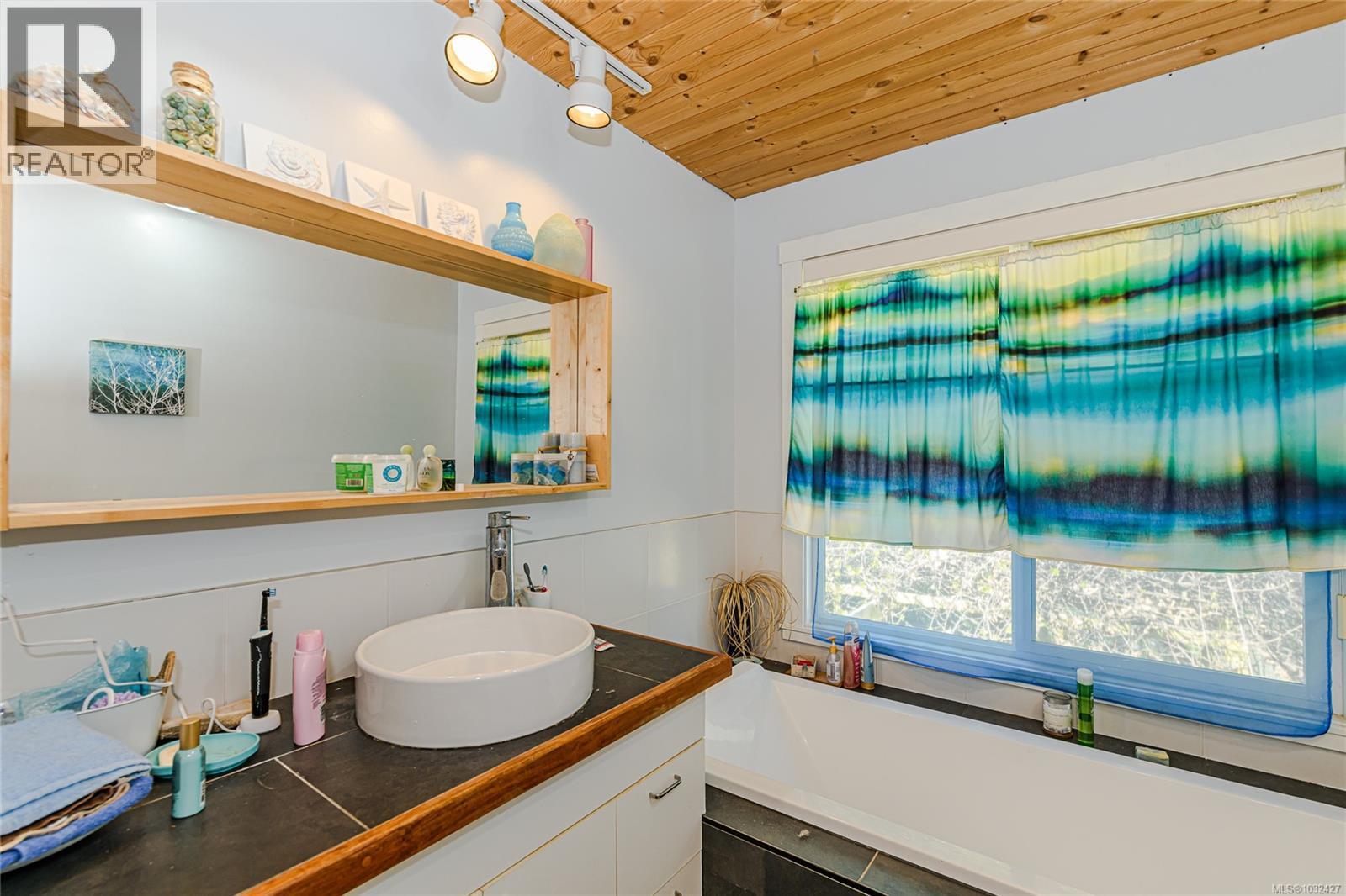 1671 North Beach Rd, Salt Spring, British Columbia  V8K 1A8 - Photo 16 - 1032427