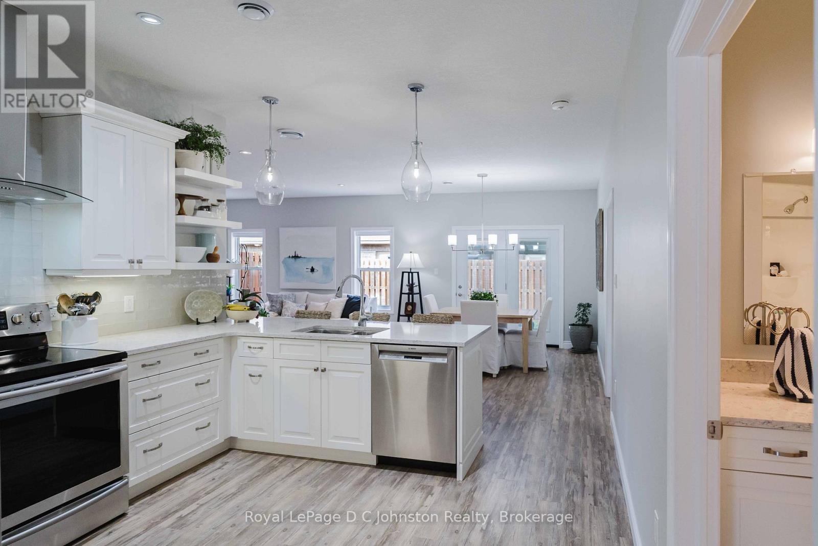 221 Grenville Street S, Saugeen Shores, Ontario  N0H 2L0 - Photo 3 - X13031118