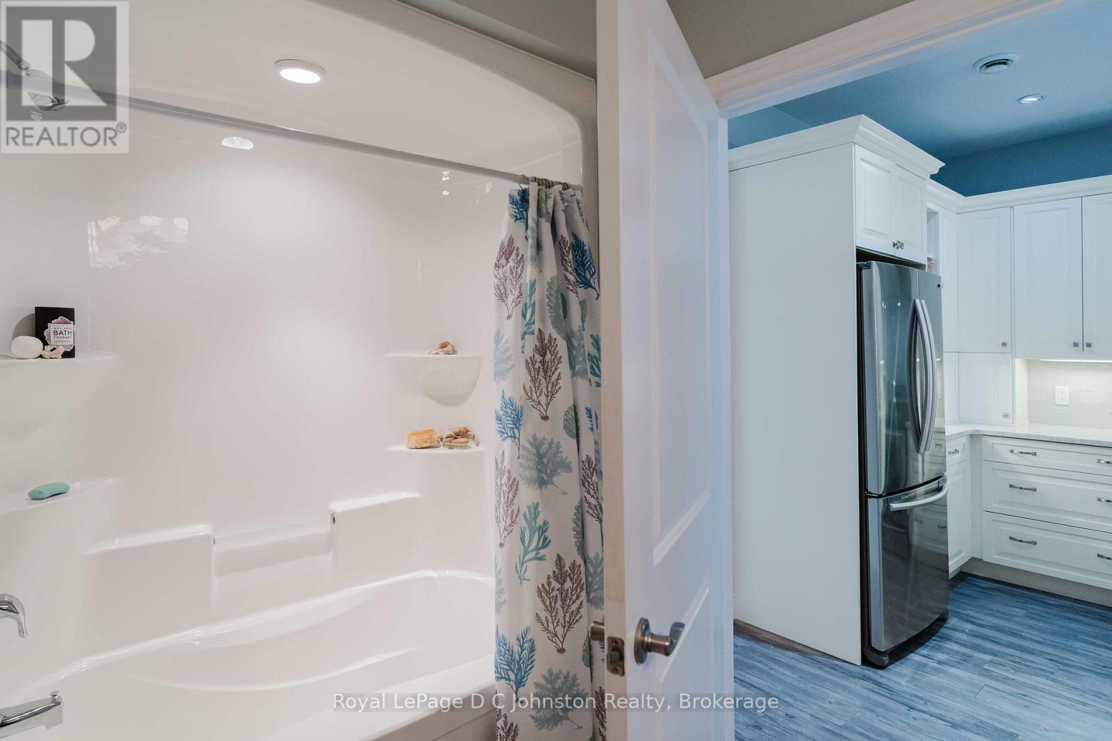 221 Grenville Street S, Saugeen Shores, Ontario  N0H 2L0 - Photo 7 - X13031118