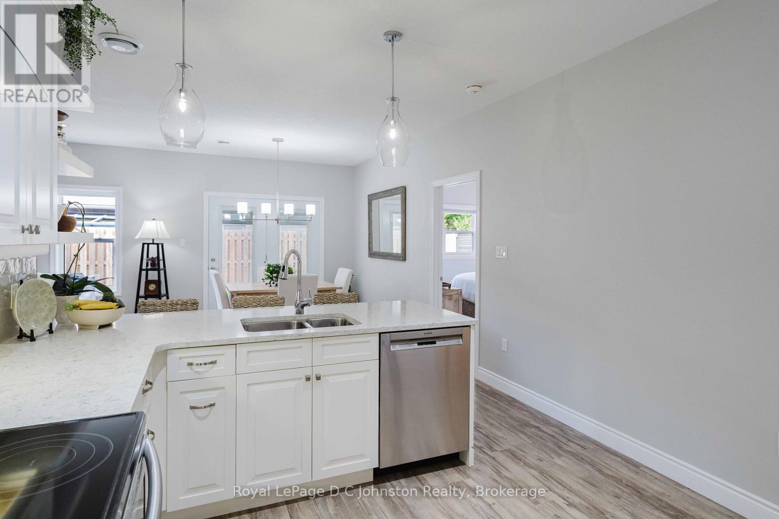 221 Grenville Street S, Saugeen Shores, Ontario  N0H 2L0 - Photo 9 - X13031118