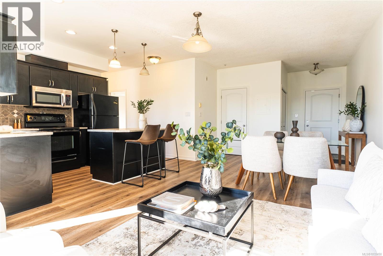 209 3915 Carey Rd, Saanich, British Columbia  V8Z 4E3 - Photo 4 - 1032450