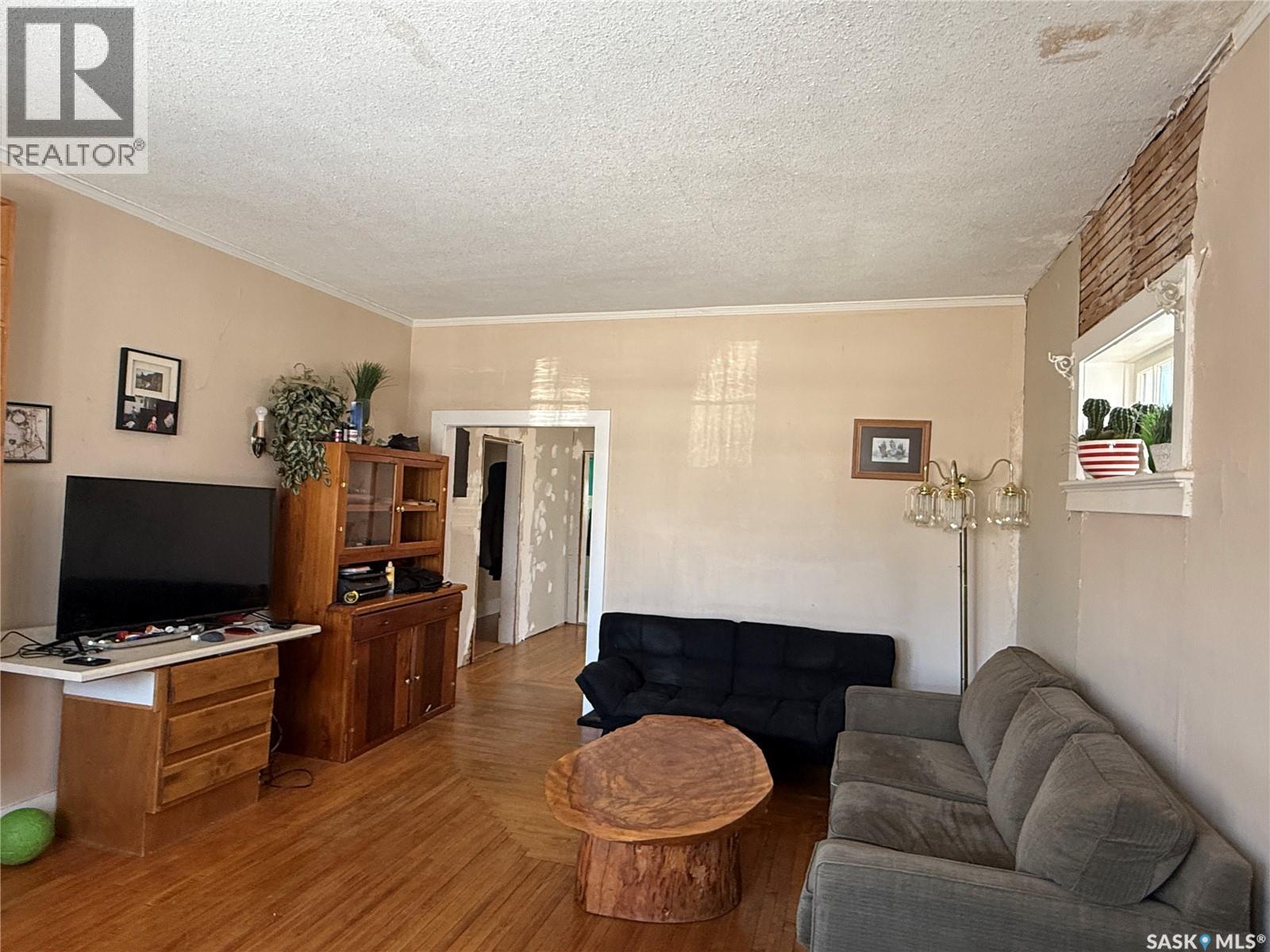 249 8th Avenue W, Melville, Saskatchewan  S0A 2P0 - Photo 3 - SK033490