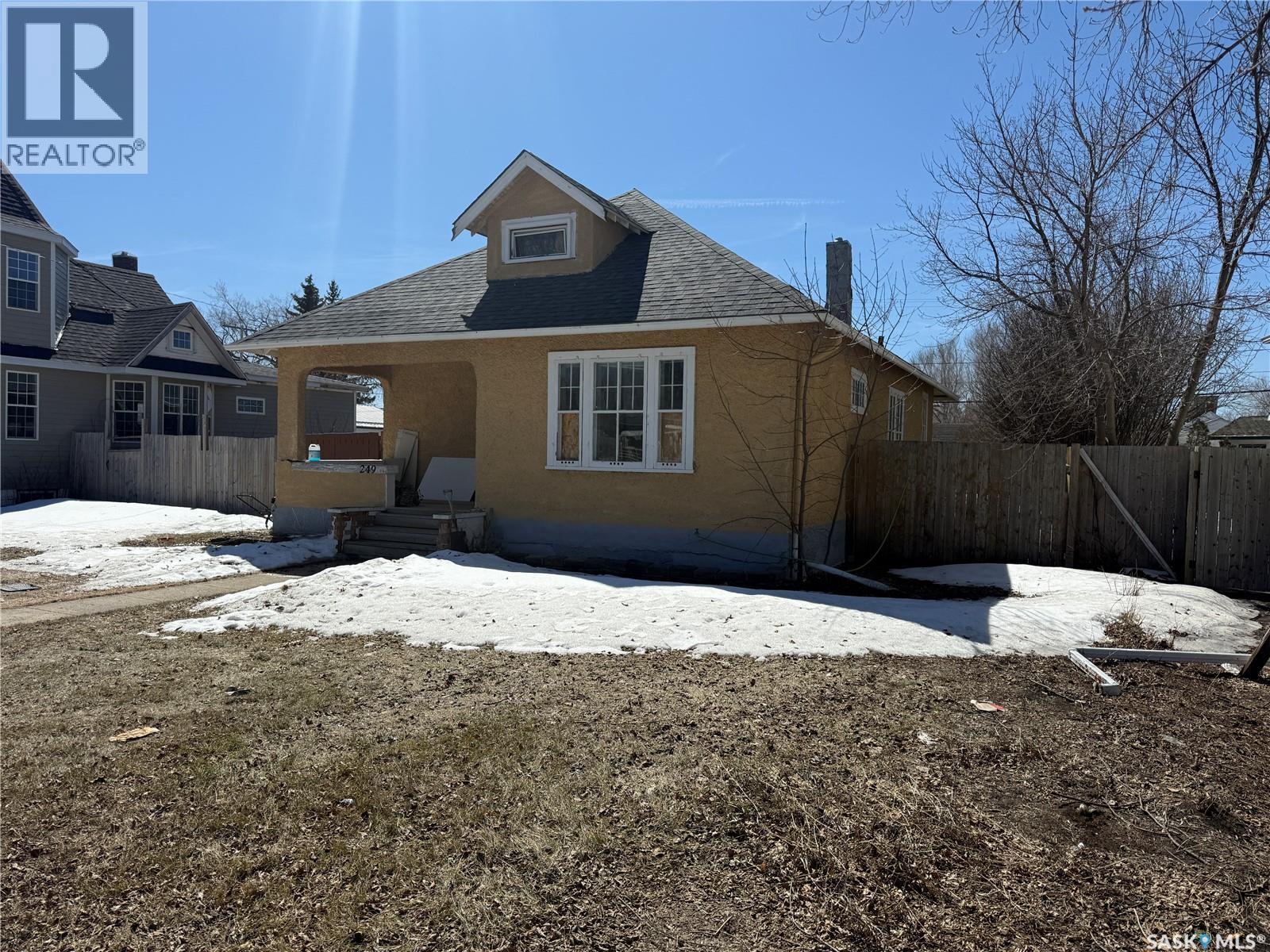 249 8th Avenue W, Melville, Saskatchewan  S0A 2P0 - Photo 1 - SK033490