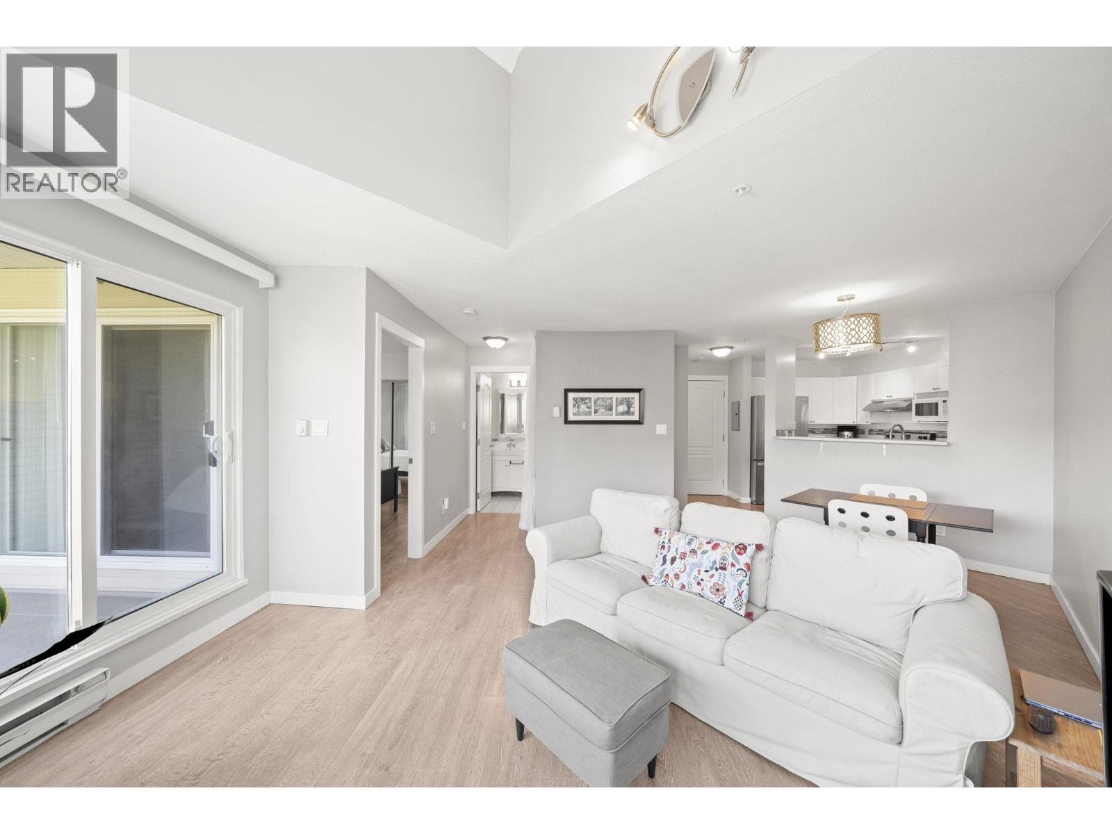 303 2429 Hawthorne Avenue, Port Coquitlam, British Columbia  V3C 6G6 - Photo 3 - R3114386