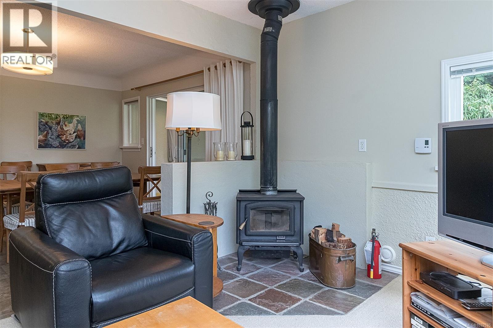 1941 Mayfair Dr, Saanich, British Columbia  V8P 1R1 - Photo 31 - 1032535