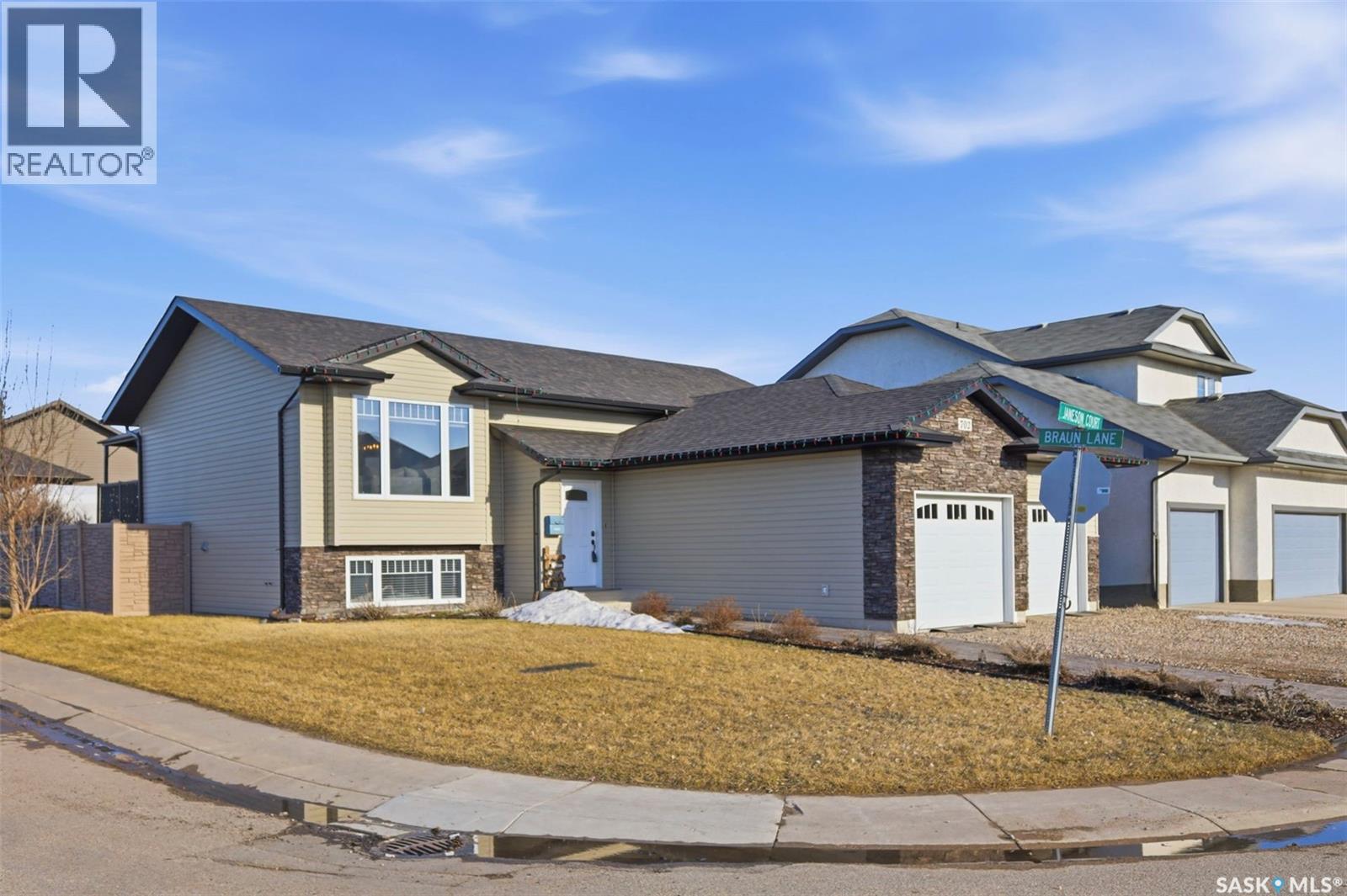 702 Janeson Court, Warman, Saskatchewan  S0K 4S2 - Photo 2 - SK033512