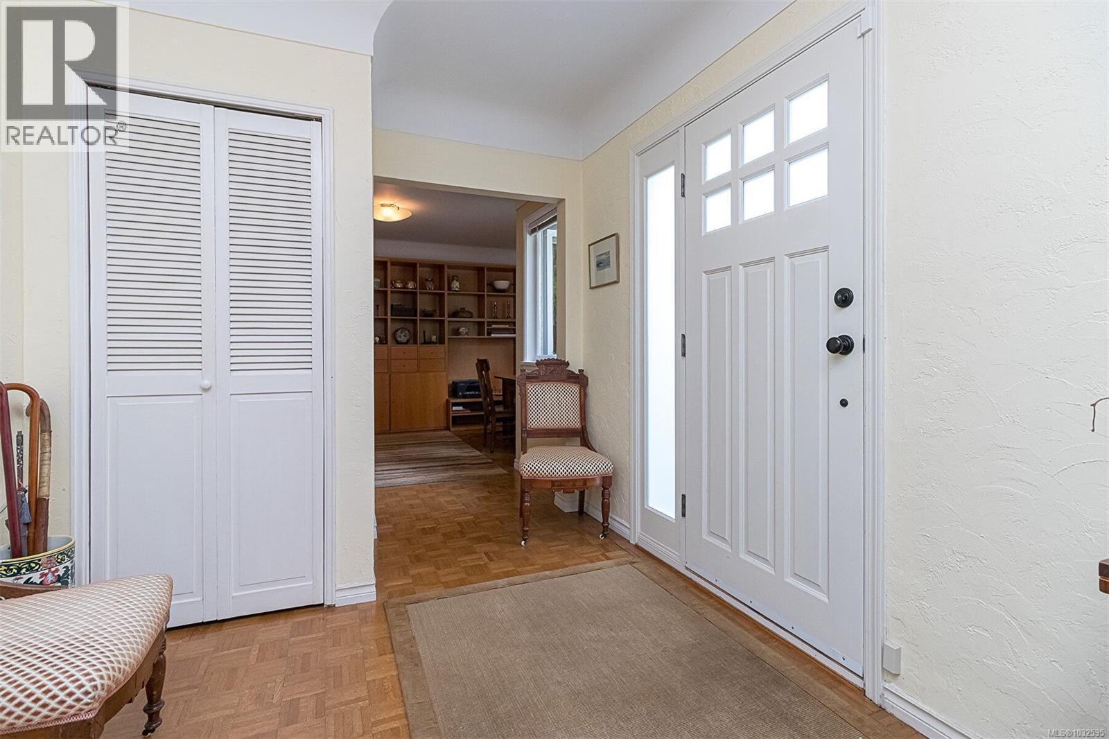 1941 Mayfair Dr, Saanich, British Columbia  V8P 1R1 - Photo 15 - 1032535