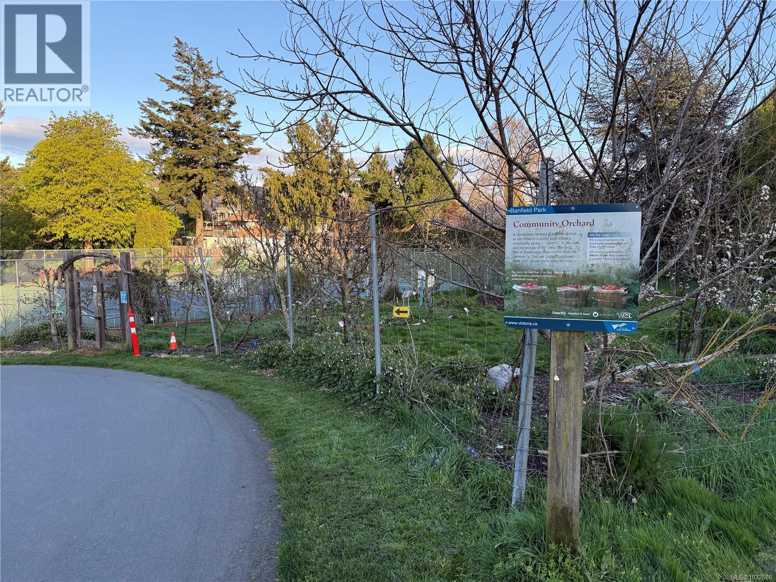 5 1035 Russell St, Victoria, British Columbia  V9A 3Y2 - Photo 11 - 1032608