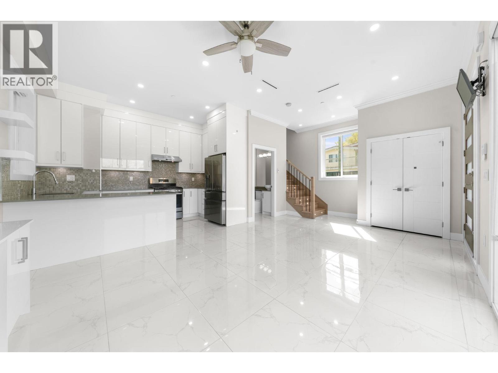 6692 Nanaimo Street, Vancouver, British Columbia  V5P 4L2 - Photo 8 - R3113717