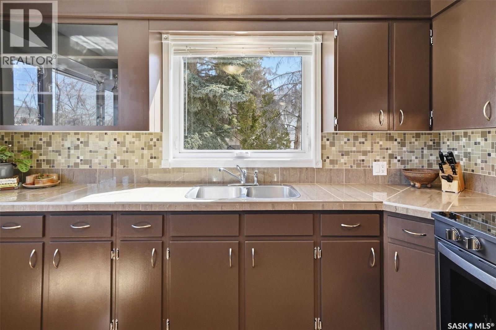 337 East Place, Saskatoon, Saskatchewan  S7J 2Y4 - Photo 9 - SK033518