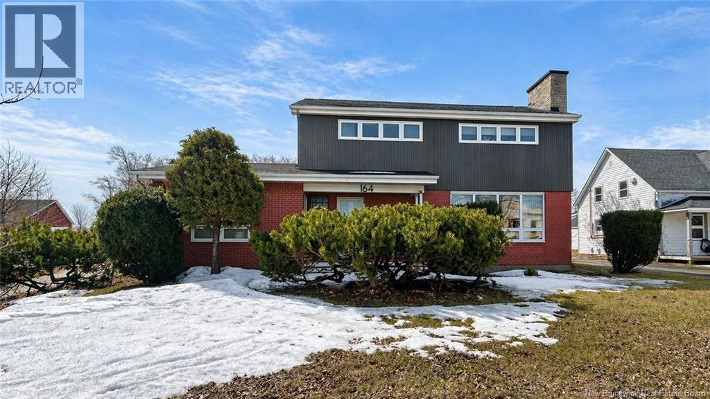 164 St-Pierre O, Caraquet, New Brunswick