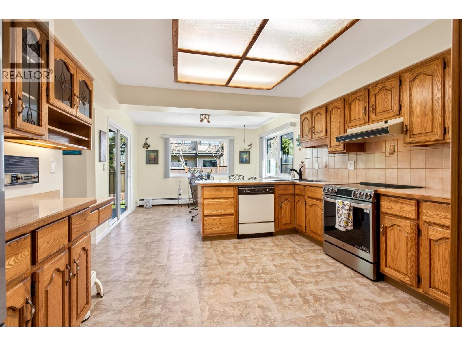 1558 Glen Abbey Drive, Burnaby, British Columbia  V5A 4C8 - Photo 11 - R3114455