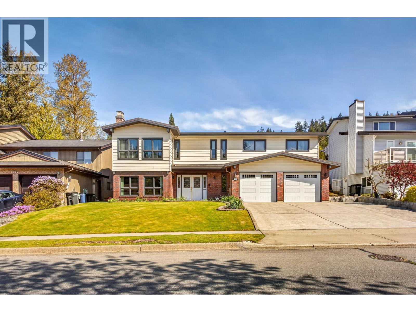 1558 Glen Abbey Drive, Burnaby, British Columbia  V5A 4C8 - Photo 2 - R3114455