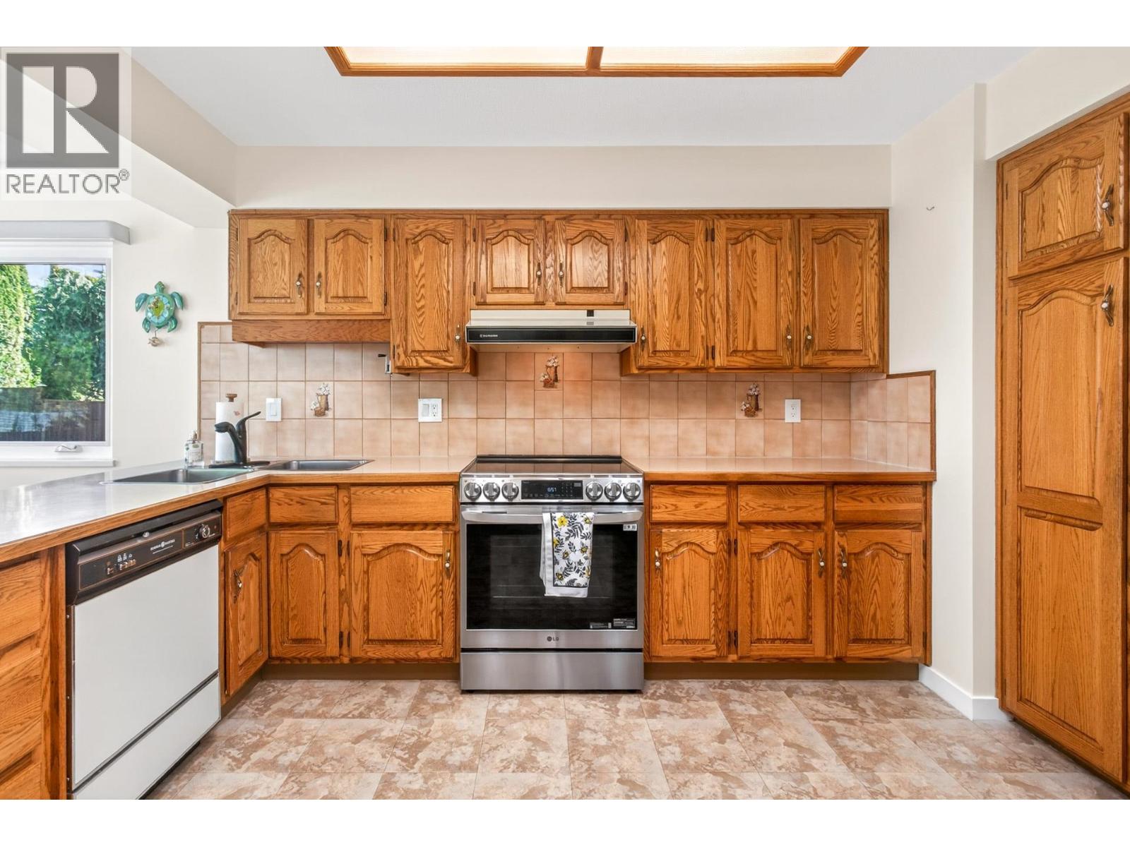 1558 Glen Abbey Drive, Burnaby, British Columbia  V5A 4C8 - Photo 12 - R3114455