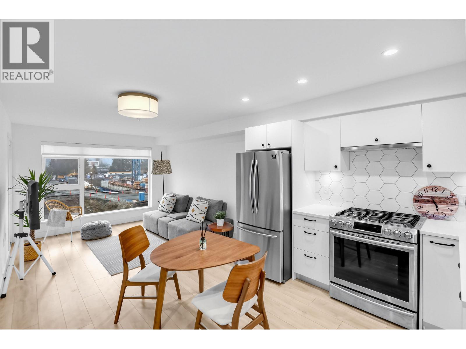 309 1519 Crown Street, North Vancouver, British Columbia  V7J 1G6 - Photo 6 - R3080041