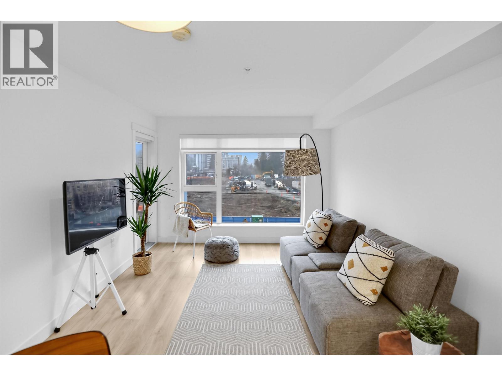 309 1519 Crown Street, North Vancouver, British Columbia  V7J 1G6 - Photo 3 - R3080041