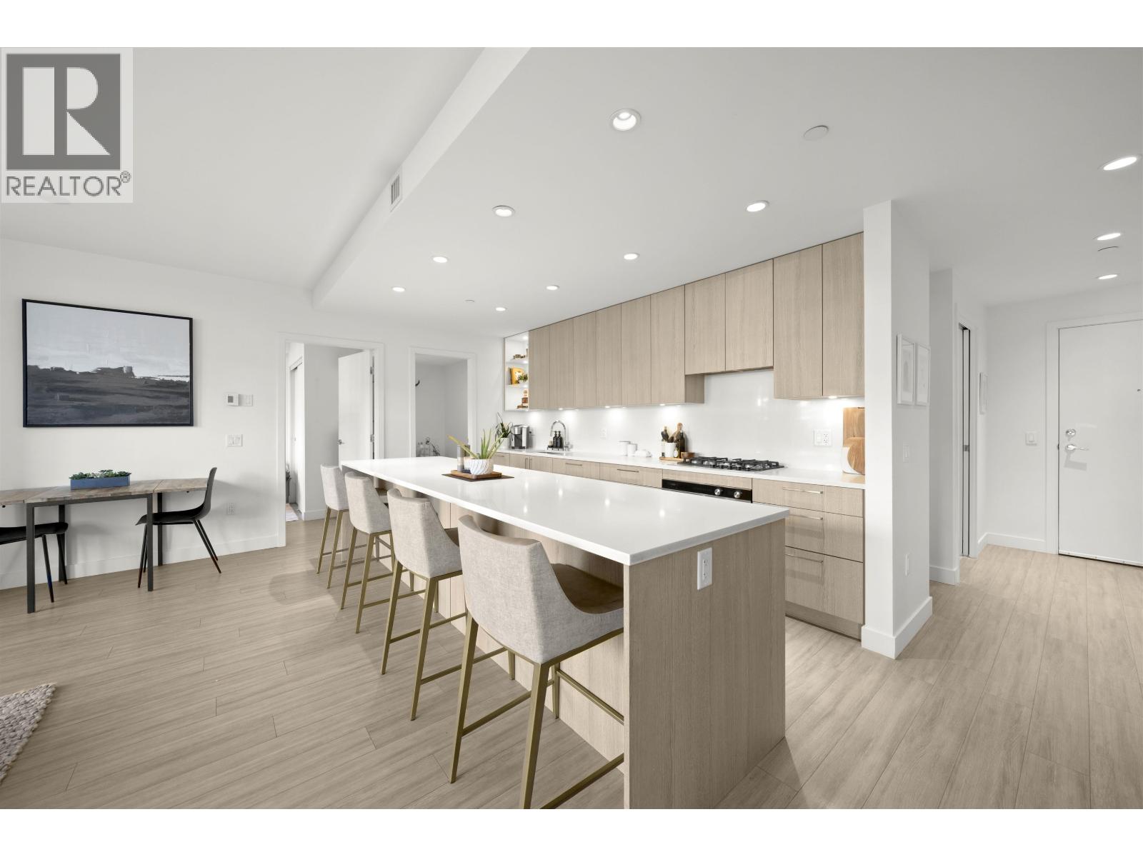 116 747 E 3rd Street, North Vancouver, British Columbia  V7L 1G8 - Photo 3 - R3114166