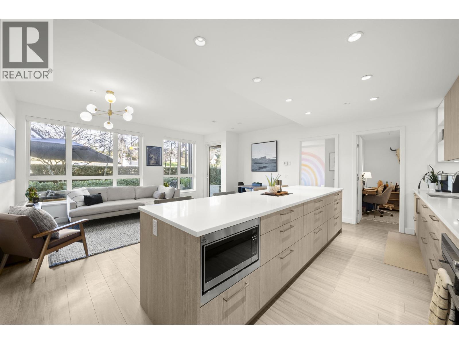 116 747 E 3rd Street, North Vancouver, British Columbia  V7L 1G8 - Photo 4 - R3114166