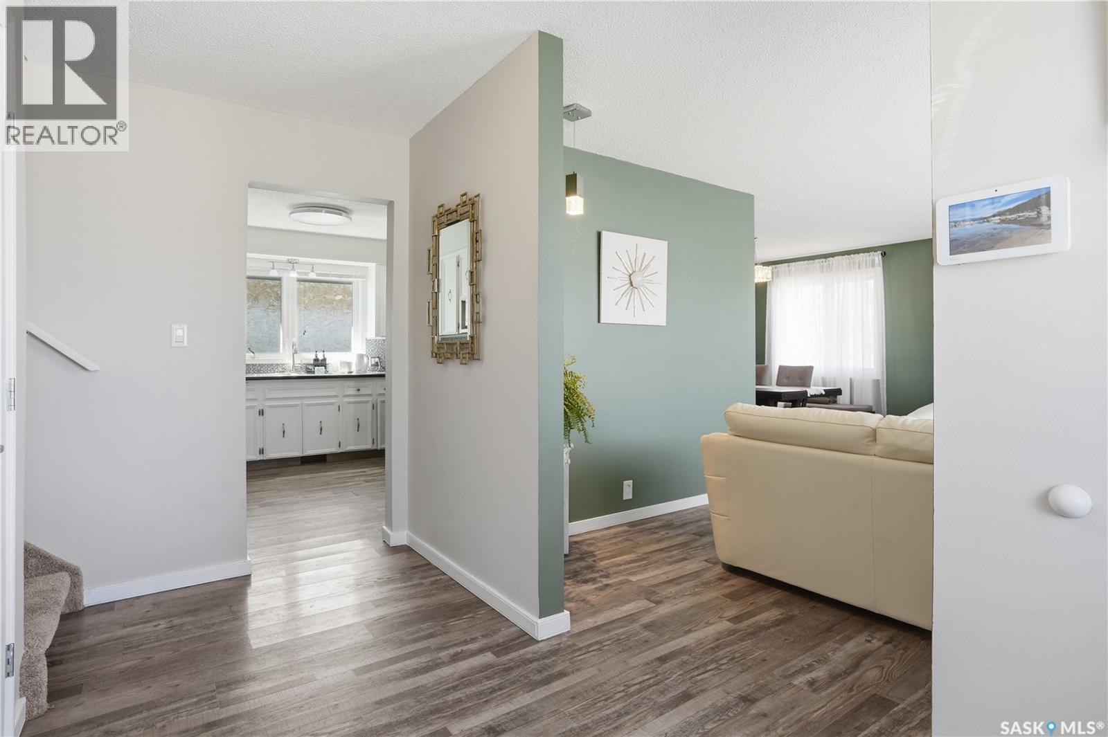 163 Lloyd Crescent, Regina, Saskatchewan  S4R 6B9 - Photo 4 - SK033541