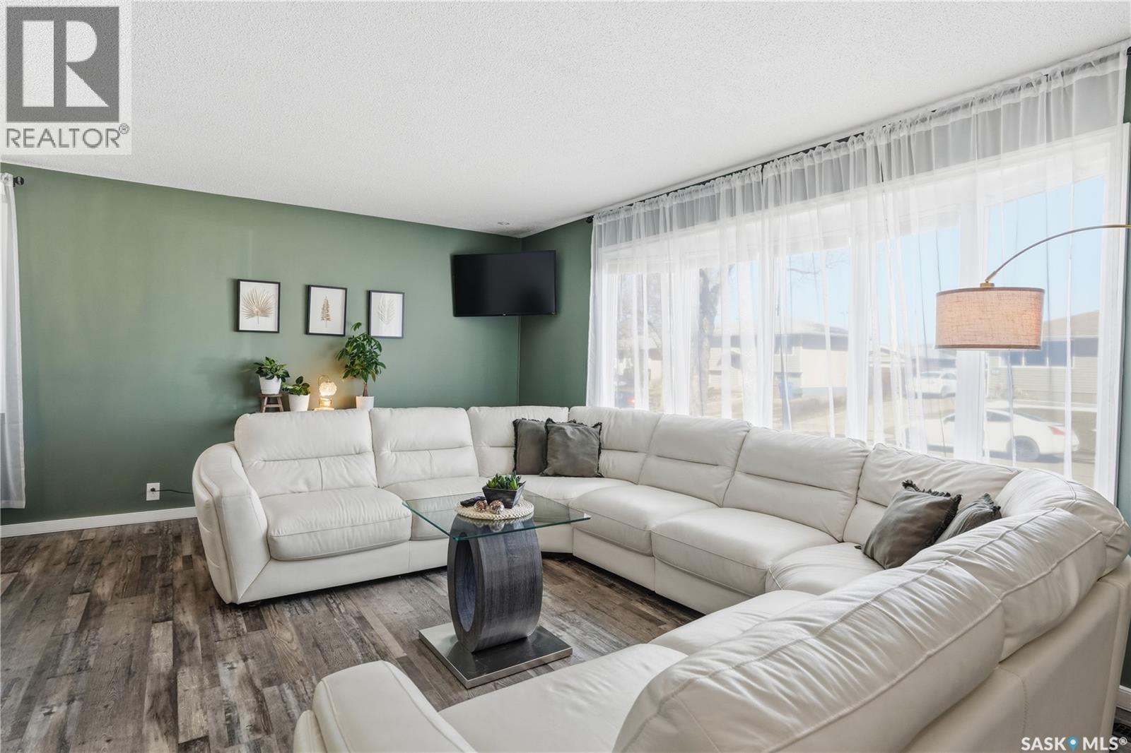 163 Lloyd Crescent, Regina, Saskatchewan  S4R 6B9 - Photo 6 - SK033541