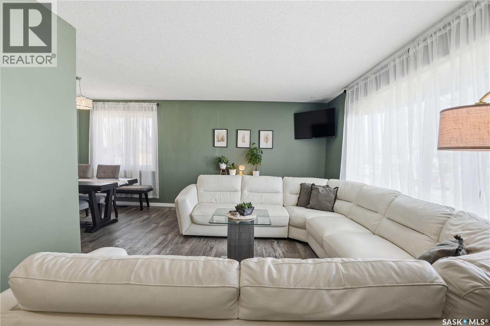 163 Lloyd Crescent, Regina, Saskatchewan  S4R 6B9 - Photo 5 - SK033541