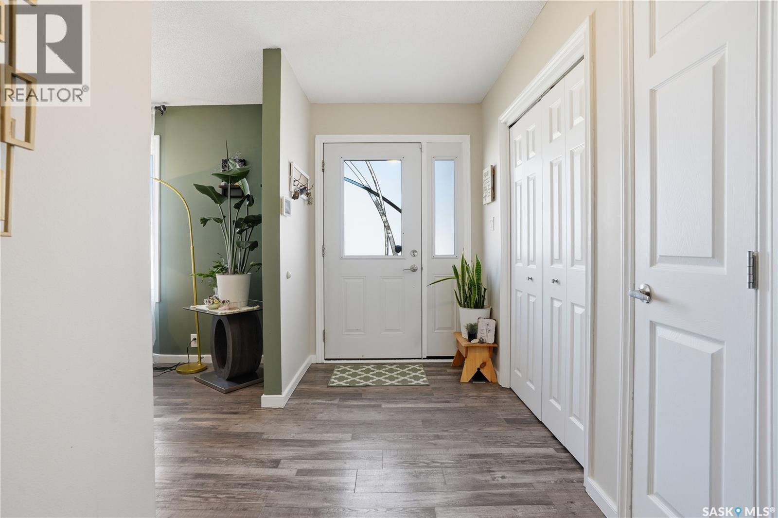 163 Lloyd Crescent, Regina, Saskatchewan  S4R 6B9 - Photo 3 - SK033541