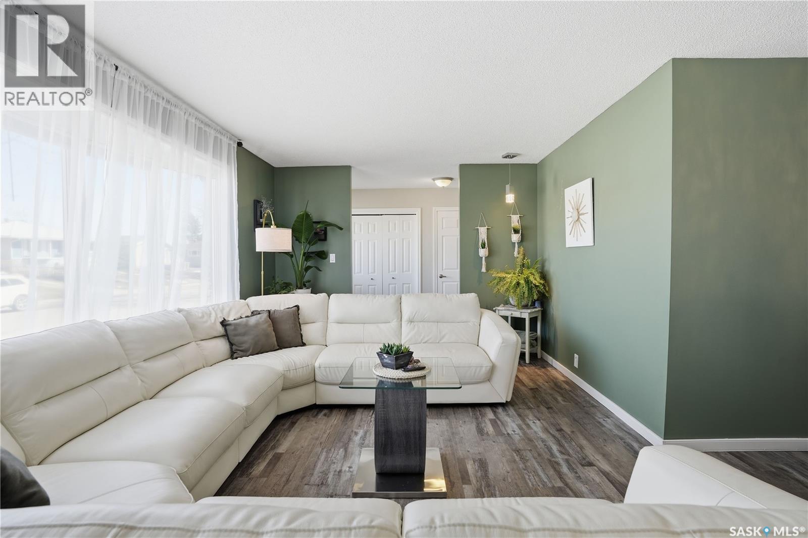 163 Lloyd Crescent, Regina, Saskatchewan  S4R 6B9 - Photo 9 - SK033541