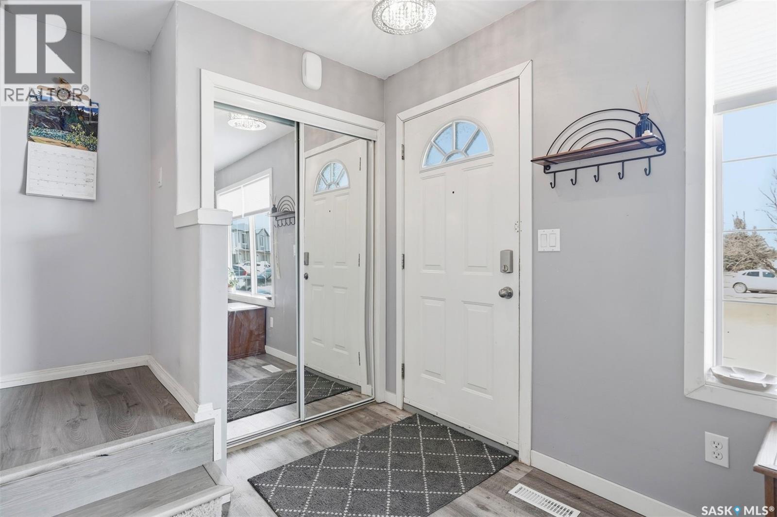 131 663 Beckett Crescent, Saskatoon, Saskatchewan  S7N 4X2 - Photo 2 - SK033543