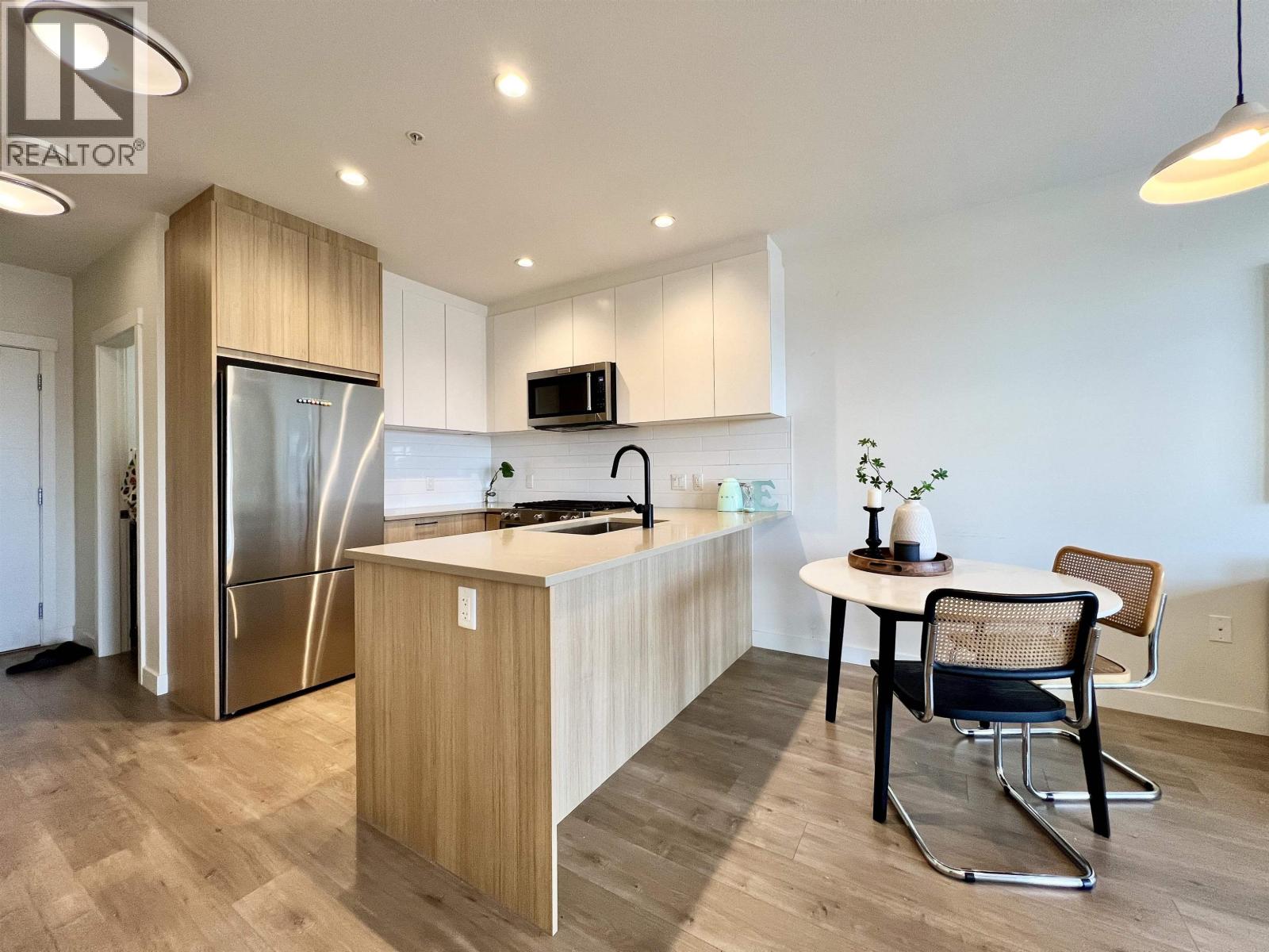 408 707 Como Lake Avenue, Coquitlam, British Columbia  V3J 0J5 - Photo 7 - R3114048