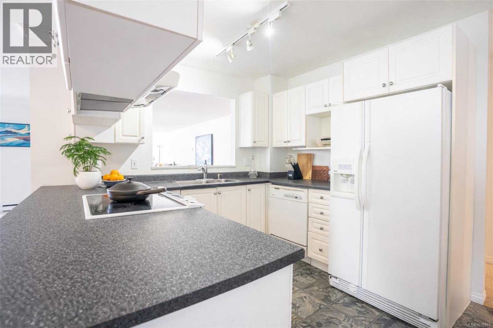 306 5110 Cordova Bay Rd, Saanich, British Columbia  V8Y 2K5 - Photo 12 - 1032911