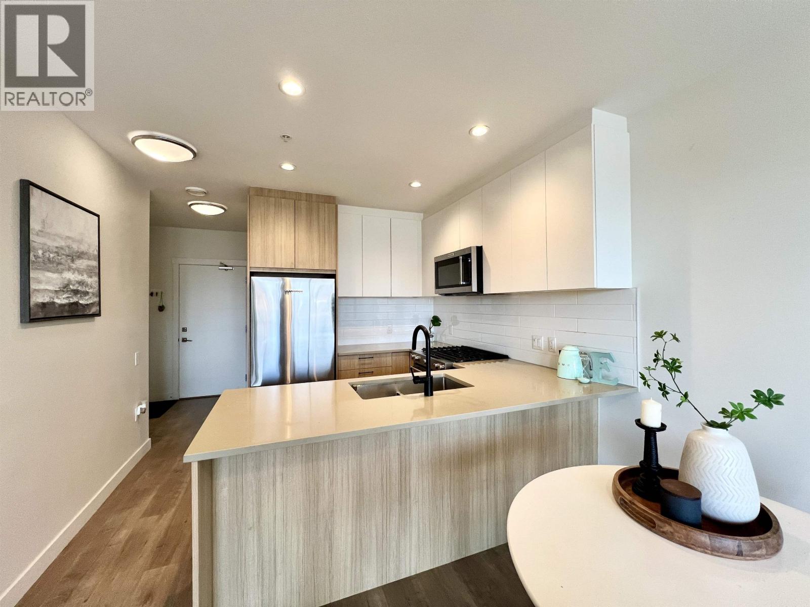 408 707 Como Lake Avenue, Coquitlam, British Columbia  V3J 0J5 - Photo 6 - R3114048