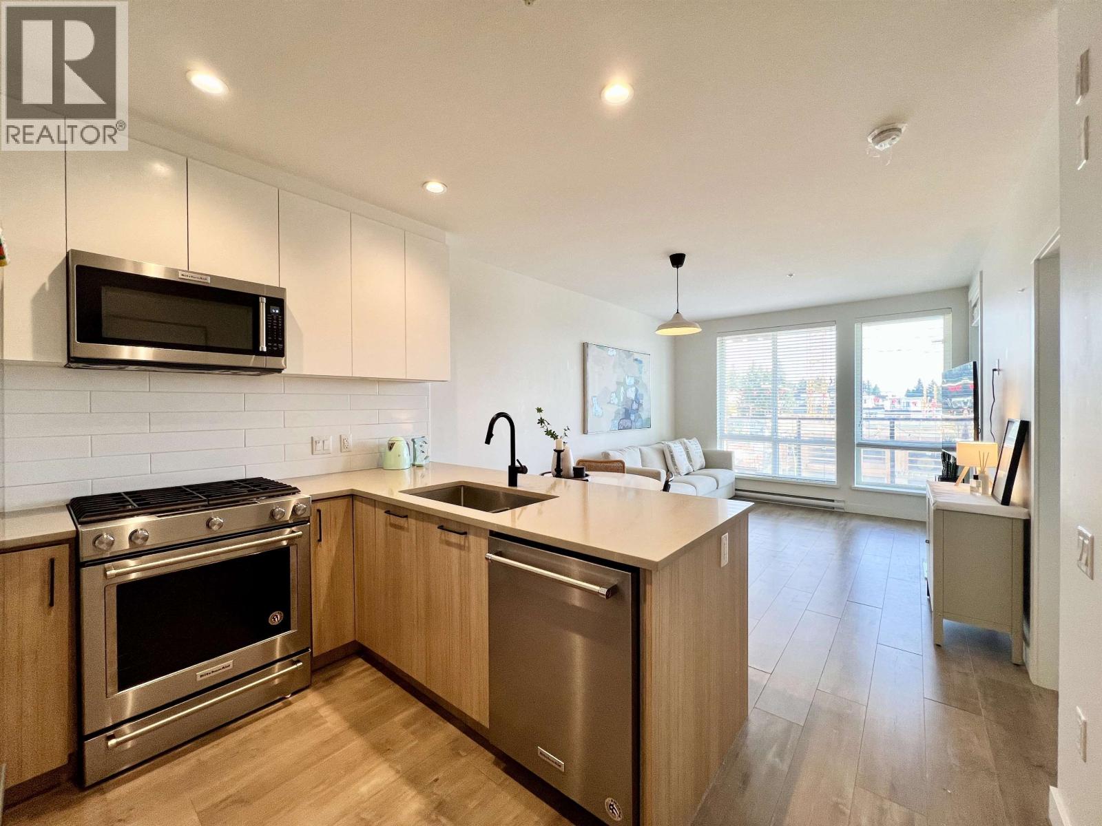 408 707 Como Lake Avenue, Coquitlam, British Columbia  V3J 0J5 - Photo 8 - R3114048