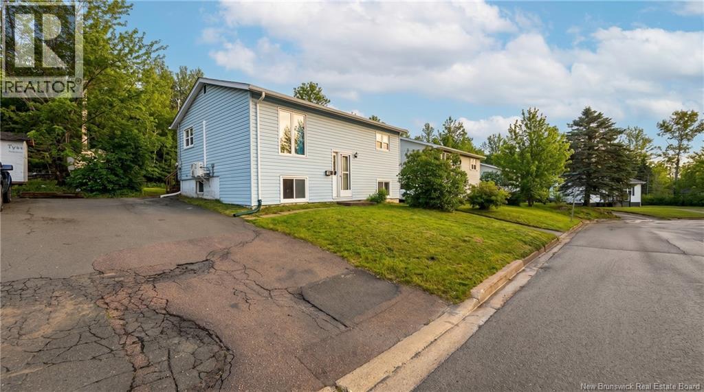 338 Westbrook, Moncton, New Brunswick  E1E 2M2 - Photo 2 - NB137554