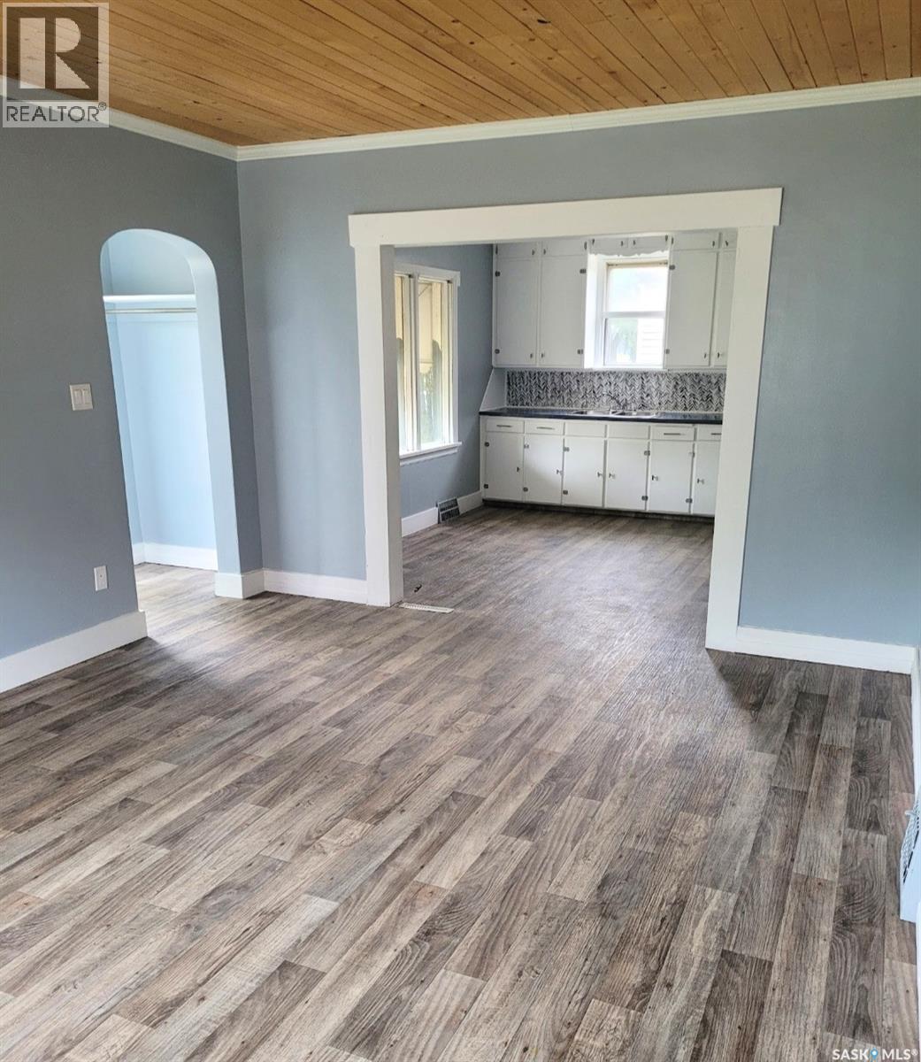 211 Broadway Street W, Yorkton, Saskatchewan  S3N 0M9 - Photo 2 - SK033584