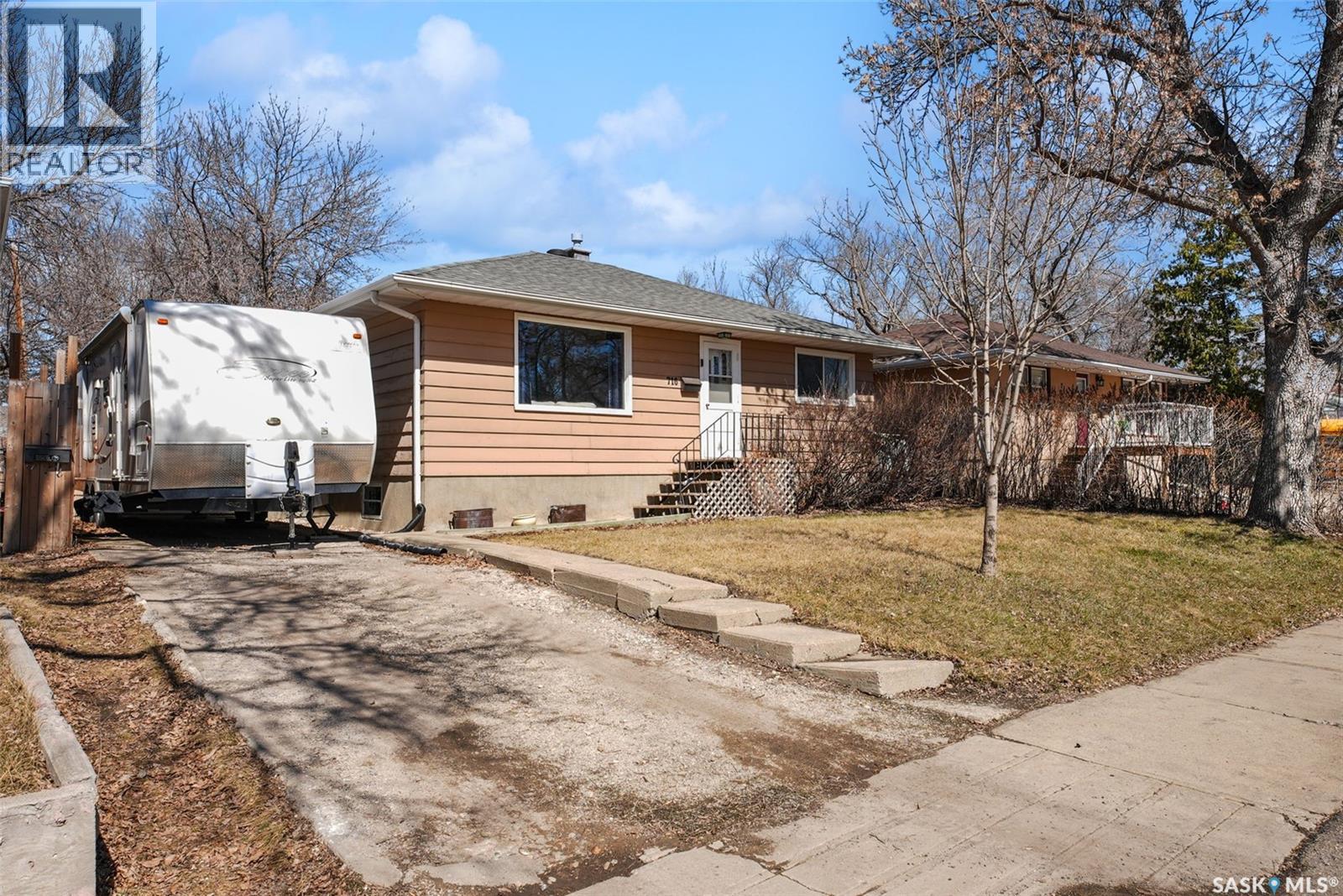 716 18th Avenue E, Regina, Saskatchewan  S4N 1E7 - Photo 2 - SK033587