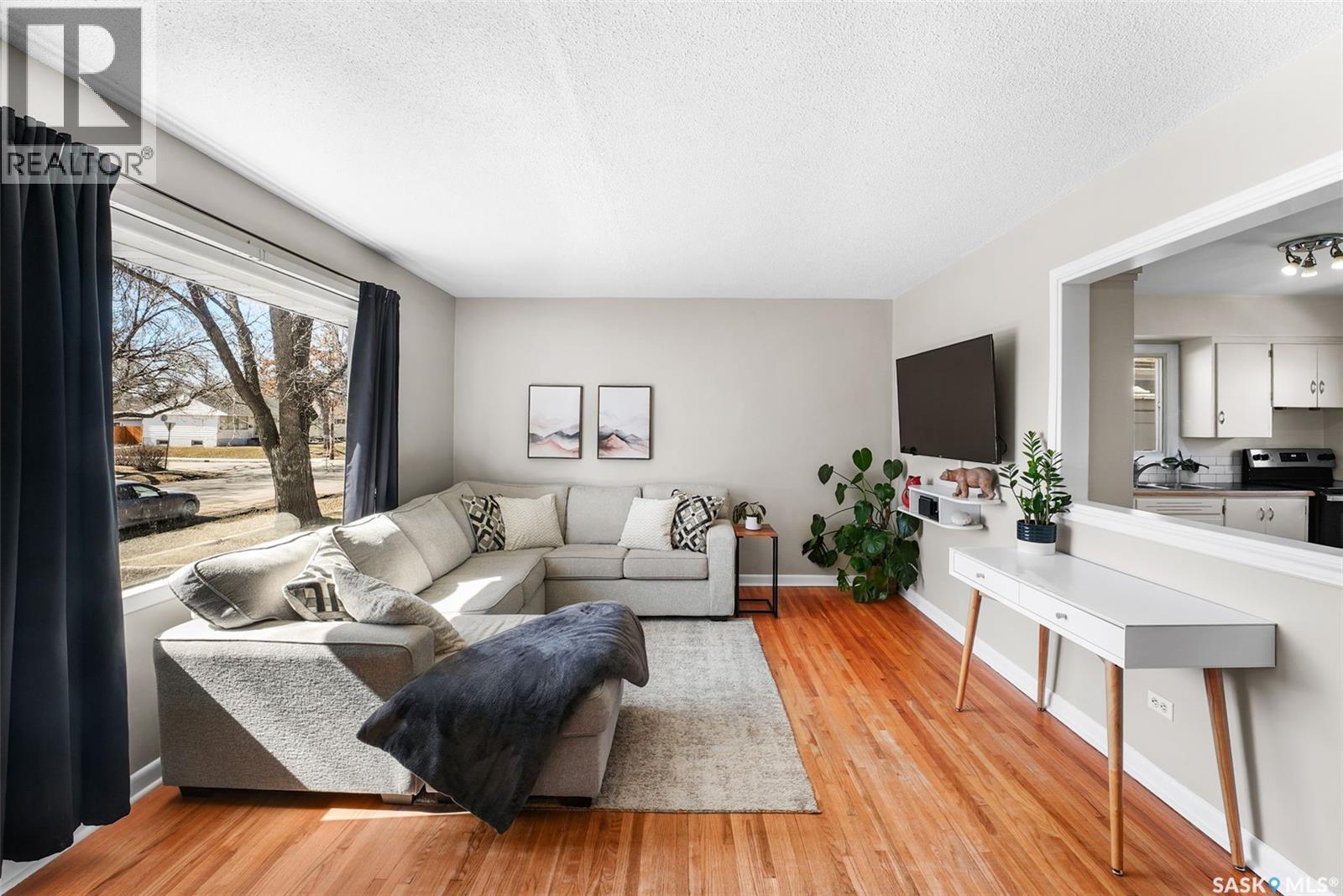 716 18th Avenue E, Regina, Saskatchewan  S4N 1E7 - Photo 3 - SK033587