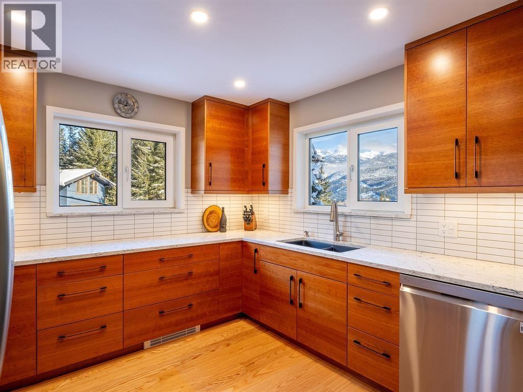 8512 Drifter Way, Whistler, British Columbia  V8E 0G2 - Photo 6 - R3092871