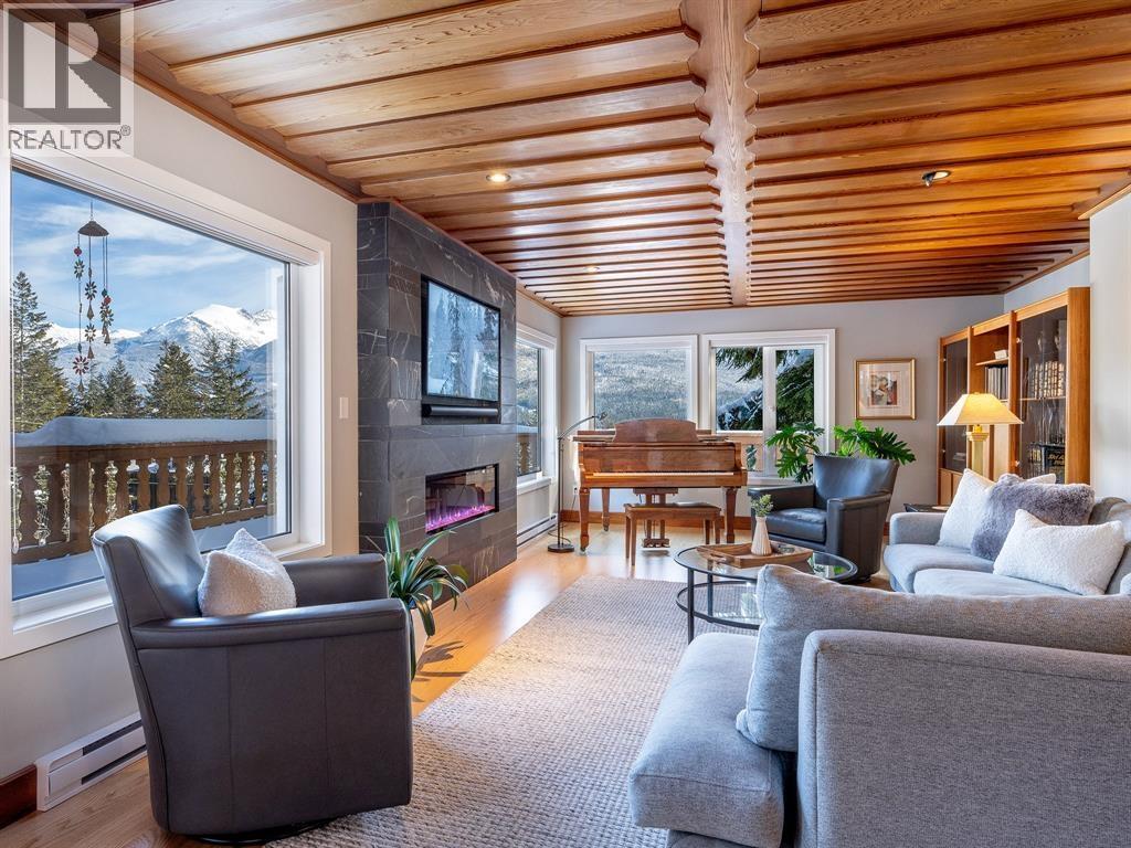 8512 Drifter Way, Whistler, British Columbia  V8E 0G2 - Photo 2 - R3092871