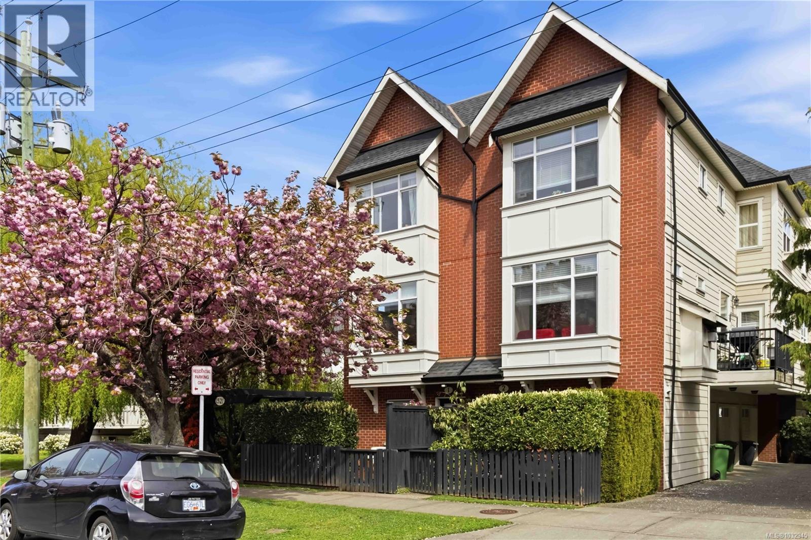 1 1521 Belcher Ave, Victoria, British Columbia